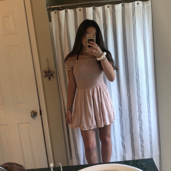 American Eagle Outfitters Pants - Light pink romper with adjustable straps!